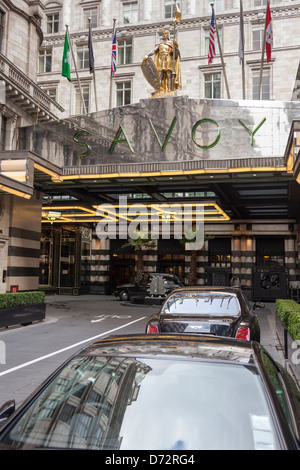 Esterno del Savoy Hotel,The Strand, Londra, Inghilterra Foto Stock