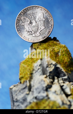 US-silver dollar sulla scogliera, ispettore fiscale la scogliera Foto Stock