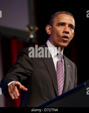 Il Presidente degli Stati Uniti Barack Obama fa commento al Planned Parenthood Gala presso il Washington Marriott Wardman Park Hotel in Washington, DC, Stati Uniti d'America, 26 aprile 2013. Foto: Chris Kleponis /DPA/Alamy Live News Foto Stock