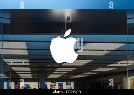 L'Apple Store nella Trinità Leeds shopping centre, BRIGGATE, Leeds, West Yorkshire, Regno Unito Foto Stock