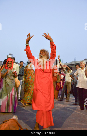 Baba le danze sul giorno di festa Foto Stock