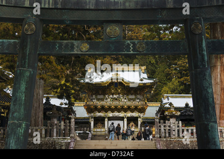 La Porta Yomeimon decorato con oltre 500 sculture, il Santuario Toshogu, Nikko, Prefettura di Tochigi, Giappone, Patrimonio Mondiale dell UNESCO Foto Stock