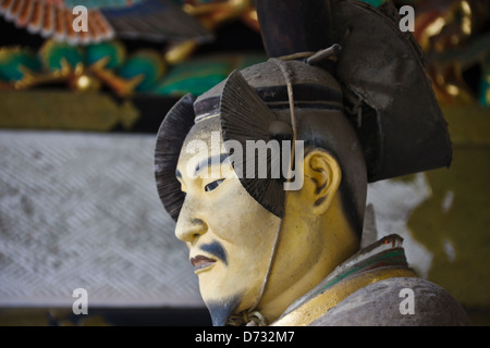 Statua di custode presso la Porta Yomeimon, il Santuario Toshogu, Nikko, Prefettura di Tochigi, Giappone, Patrimonio Mondiale dell UNESCO Foto Stock