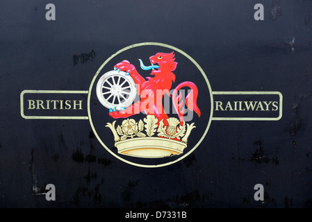 British Railways emblema su una locomotiva di Horsted Keynes restaurato Edwardian stazione ferroviaria, West Sussex Foto Stock