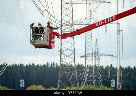 Remptendorf, Germania, Nuova costruzione di linee ad alta tensione Foto Stock