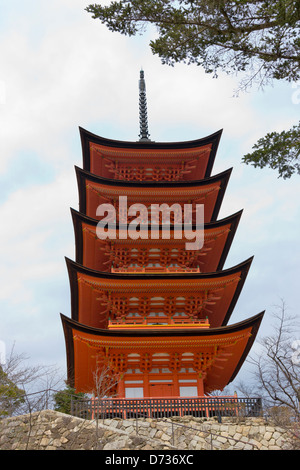 Pagoda di Itsukushima Jinja Santuario, Miyajima, Giappone Foto Stock