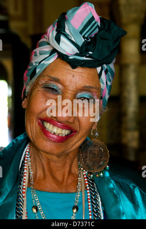 Ritratto di un felice donna cubana, Cienfuegos, Cuba. Credito: Kraig Lieb Foto Stock