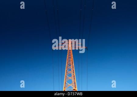 Alta tensione montante, al netto distacco, energia ruotare Foto Stock