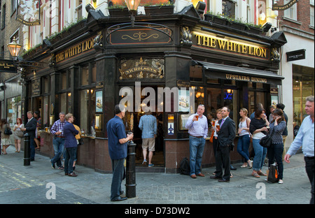 Londra, Regno Unito, il White Lion pub di Covent Garden nel West End Foto Stock