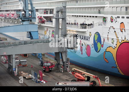 Bremerhaven, Germania, arrivo della nave da crociera Norwegian Breakaway Foto Stock