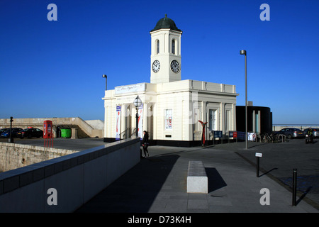 Margate Pier e il porto di edificio aziendale 1812, Margate, Kent, England, Regno Unito Foto Stock