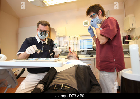 Wanderup, Germania, trattamento dentale con un dentista Foto Stock