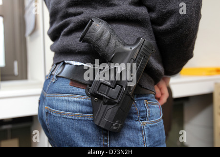Lubecca, Germania, pistola di servizio nella custodia di un Commissario di omicidio Foto Stock
