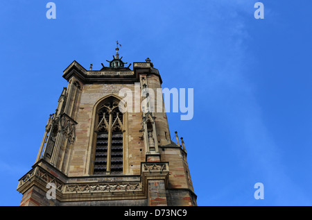 Torre campanaria della Eglise Saint-Martin (St Martin's Church) a Colmar, Francia Foto Stock