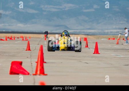 Un 1988 giallo Reynard Formula Ford ruota aperto di auto da corsa ruota open race car in una gara di autocross Foto Stock