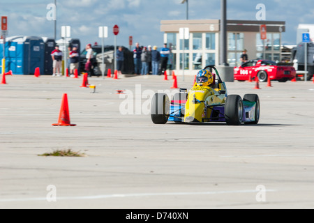 1988 giallo Reynard Formula Ford ruota aperto di auto da corsa ruota open race car in una gara di autocross Foto Stock