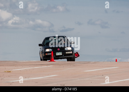 Un Nero 1995 Volkswagen Golf in una gara di autocross a livello regionale Sports Car Club of America (SCCA) evento Foto Stock