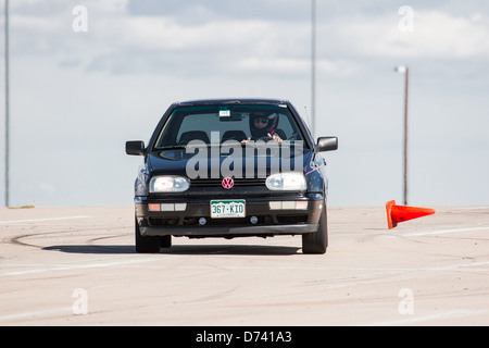 Un Nero 1995 Volkswagen Golf in una gara di autocross a livello regionale Sports Car Club of America (SCCA) evento Foto Stock