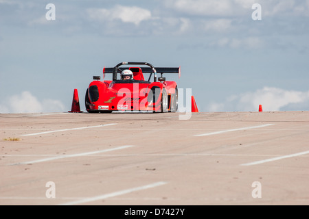 Un 2000 arancione Pro-Sport radicale B-modificato ruota open race car in una gara di autocross Foto Stock