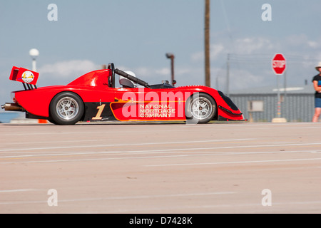 Un 2000 arancione Pro-Sport radicale B-modificato ruota open race car in una gara di autocross Foto Stock