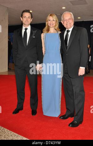 Washington, Distretto di Columbia, Stati Uniti d'America. Aprile 27, 2013. L'attrice Claire Danes, BOB SCHIEFFER< HUGH DANCY durante il tappeto rosso arrivi alla Casa Bianca corrispondenti' Association cena presso l'Hotel Hilton. (Immagine di credito: credito: Tina Fultz/ZUMAPRESS.com/Alamy Live News) Foto Stock