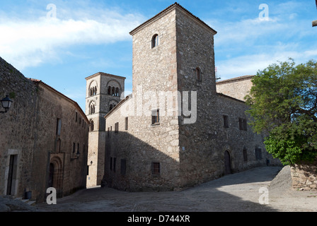 Street nella città di Trujillo, Spagna, con case in pietra Foto Stock