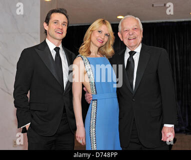 Hugh Dancy, Claire Danes e Bob Schieffer arriva per il 2013 la Casa Bianca corrispondenti di associazione cena annuale presso il Washington Hilton Hotel di Sabato, 27 aprile 2013..Credit: Ron Sachs / CNP.(restrizione: NO New York o New Jersey o giornali quotidiani nel raggio di 75 miglia da New York City) Foto Stock