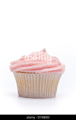 Cupcake ghiacciato rosa su sfondo bianco. Foto Stock