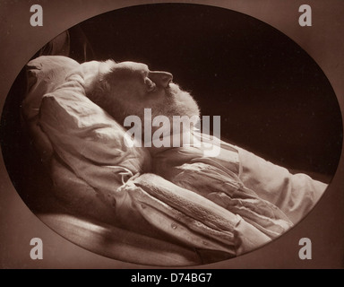 Una fotografia post mortem di Victor Hugo, il famoso autore francese, scattata negli anni '1880 da Gaspard-Félix Tournachon (Nadar). L'immagine cattura gli ultimi momenti di Hugo e mostra la sua eredità letteraria. Foto Stock