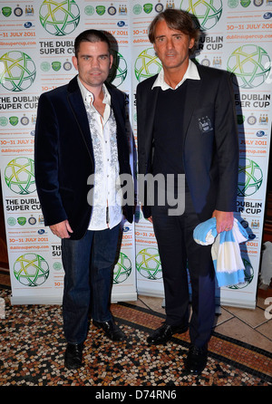 Bernard Dunne, Roberto Mancini calciatori Internazionale & Irish Rugby i giocatori si riuniscono per lanciare la Dublin Super Cup Soccer Foto Stock