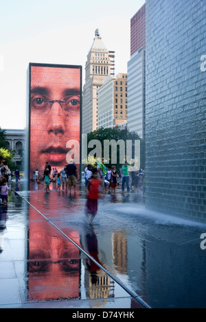 Fontana di corona (©JUAME da Plensa a 2004) il Millennium Park di Chicago, Illinois, Stati Uniti d'America Foto Stock