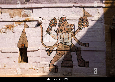 Murale della divinità Indù Signore Hanuman su una parete a Jaisalmer Fort, Jaisalmer, Rajasthan, India Foto Stock