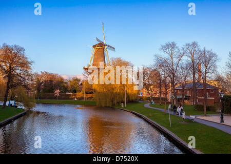 Windmill museum De Valk in Leiden, Olanda meridionale, Paesi Bassi Foto Stock