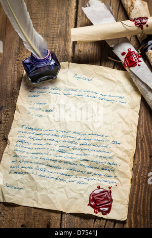 Vecchia lettera scritta bird penna e sigillante a tenuta stagna Foto Stock