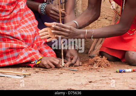 Maasai Tribemen messa a fuoco Foto Stock