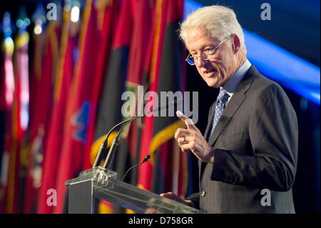 Washington DC, Stati Uniti d'America. Il 29 aprile, 2013. Ex Presidente degli Stati Uniti Bill Clinton partecipa alle celebrazioni per il ventesimo anniversario della US Holocaust Museum in Washington, Stati Uniti d'America, 29 aprile 2013. Foto: MAURIZIO GAMBARINI/dpa/Alamy Live News Foto Stock