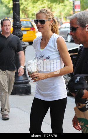 Heidi Klum torna al suo hotel dopo aver fatto qualche esercizio di New York City, Stati Uniti d'America - 22.07.11 Foto Stock