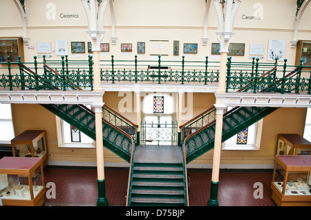 Galleria industriale, la parte originale della Galleria d'arte, Birmingham Museum & Art Gallery, Birmingham, Regno Unito Foto Stock