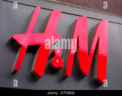 H&M store su BRIGGATE, Leeds, West Yorkshire, Regno Unito Foto Stock