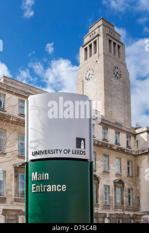 Cartello fuori l'ingresso principale dell'Università di Leeds campus, il morbo di Parkinson Building, Leeds, West Yorkshire, Regno Unito Foto Stock