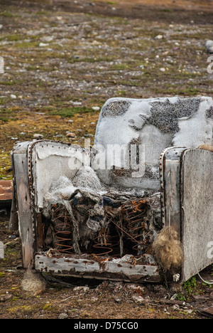 Vecchio, rovinato poltrona a Camp Mansfield, abbandonati cava di marmo, Blomstrandhalvoya, arcipelago delle Svalbard, Norvegia Foto Stock