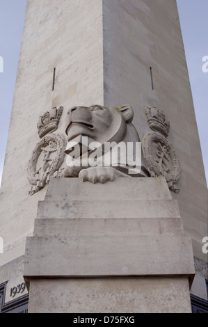 Dettaglio del leone di pietra sulla guerra navale memorial a Plymouth Hoe, Devon, Regno Unito Foto Stock
