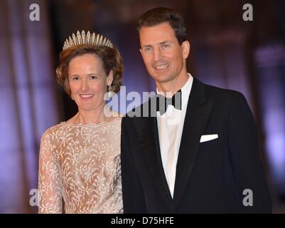 Sophie, principessa ereditaria del Liechtenstein e Alois, principe ereditario e reggente del Liechtenstein arrivare per la Regina della cena al Rijksmuseum di Amsterdam, Paesi Bassi, 29 aprile 2013. La cena si terrà presso il museo su invito di Sua Maestà la regina in occasione del royal abdicazione e investitura. Foto: Britta Pedersen/dpa Foto Stock