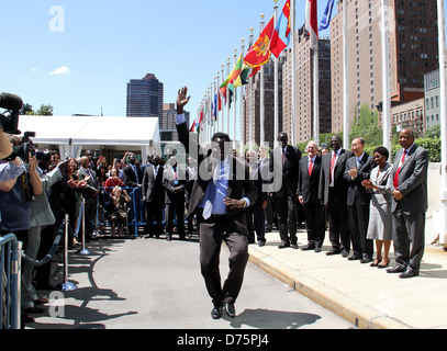 La bandiera del sud Sudan vola al di fuori delle Nazioni Unite dopo una bandiera sollevamento cerimonia nel giorno dell Assemblea Generale hanno votato per Foto Stock