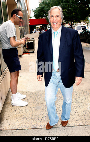 Henry Winkler lasciando ABC studios dopo che compaiono su 'Live con Regis e Kelly " New York City, Stati Uniti d'America - 13.07.11 Foto Stock