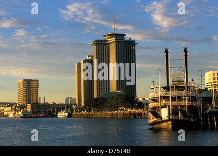 Elk283-2075 Louisiana, New Orleans, la luna a piedi, riverfront con riverboat Foto Stock