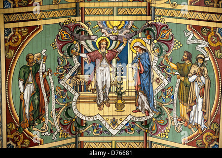 Cattedrale di Ely, Cambridgeshire, Inghilterra. Dipinto sul soffitto della navata. Pannello con l'Annunciazione. Angelo appare alla Vergine Maria Foto Stock