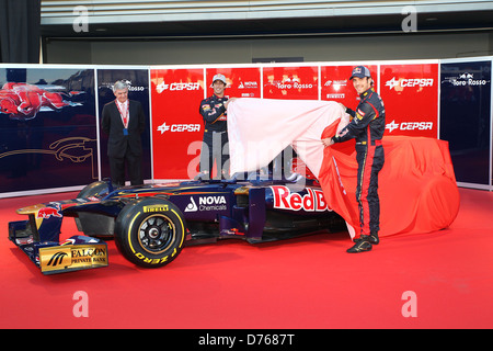 Daniel Ricciardo e Jean-Eric Vergne F1 - Formula Uno - Toro Rosso squadra di autisti e auto Toro Rosso unviel loro nuova automobile e Foto Stock