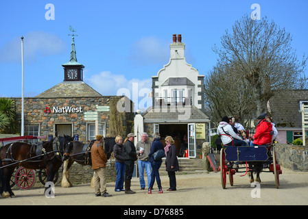 I turisti in giro in carrozza, maggiore Sark, Sark, il Baliato di Guernsey, Isole del Canale Foto Stock