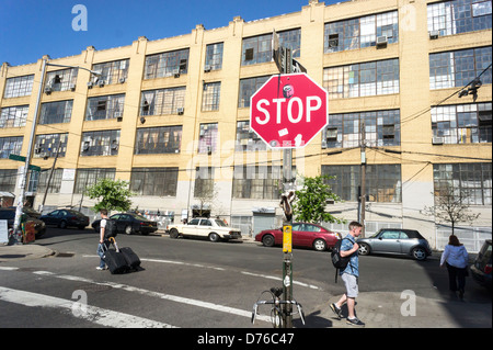 Attività nel quartiere Bushwick di Brooklyn a New York Foto Stock